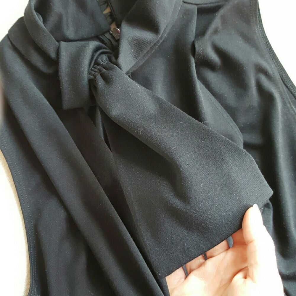 J cooper lbd, w/neck tie and back zip. athleisure - Picture 3 of 5